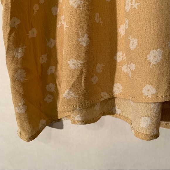 New Everleigh Butter Yellow Floral Wavy Sleeve Blouse M - Picture 7 of 13